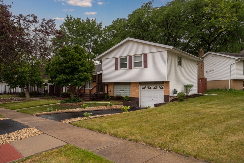 3520 Maple Ln, Hazel Crest, IL 60429 - photo 1