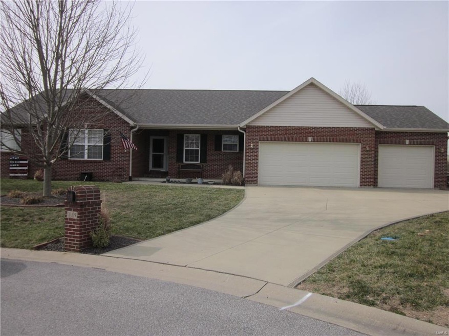 329 Glenrock Ln, Freeburg, IL 62243 - photo 1