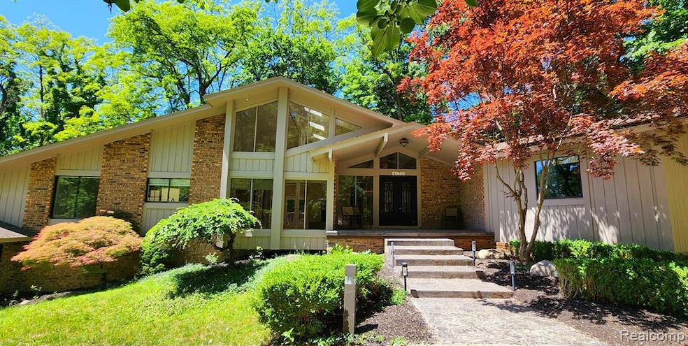 4170 Echo Rd, Bloomfield Hills, MI 48302 - photo 1