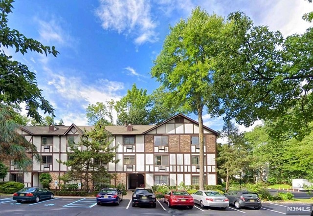 1412 Faulkner Ct, Mahwah, NJ 07430 - photo 1