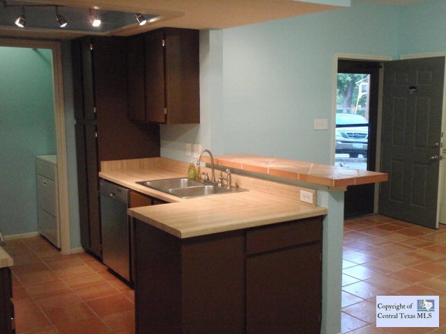 506 W San Antonio St unit B-1, San Marcos, TX 78666 - photo 1