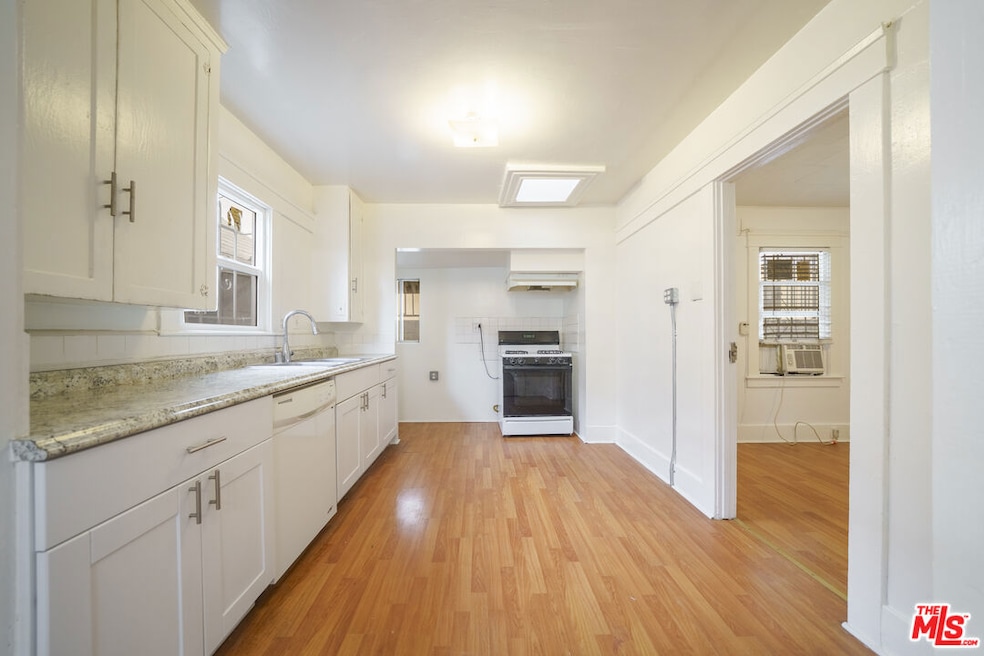 1046 S Fedora St, Los Angeles, CA 90006 - photo 1