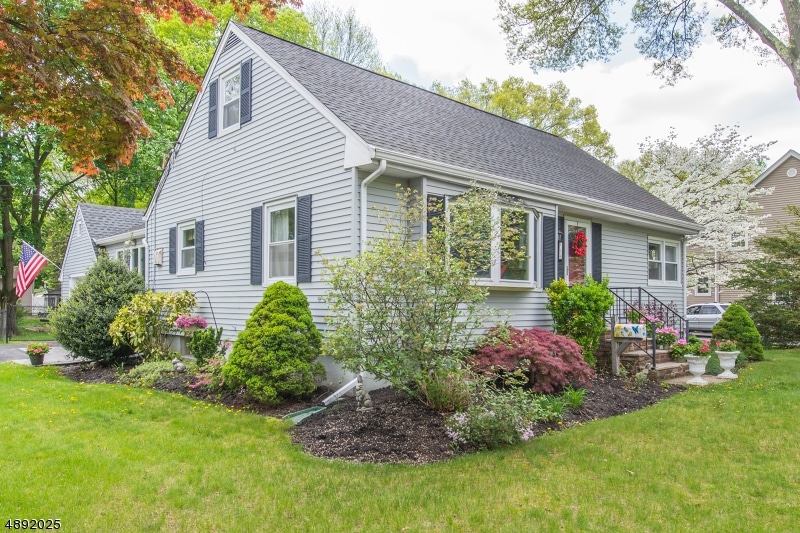 44 4th St, Pequannock, NJ 07440 - photo 1