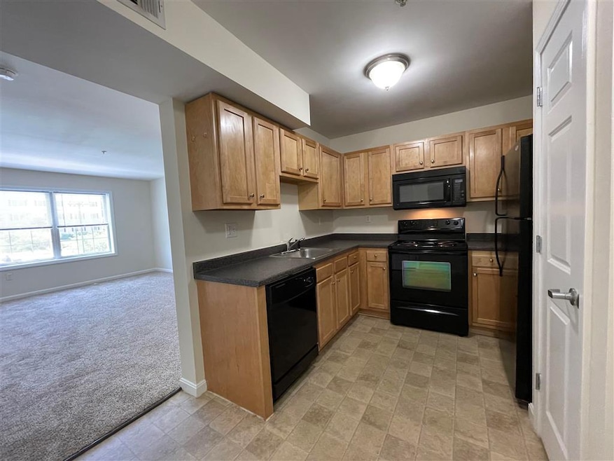 20 Sentinel Ct unit 103, Manchester, NH 03103 - photo 1