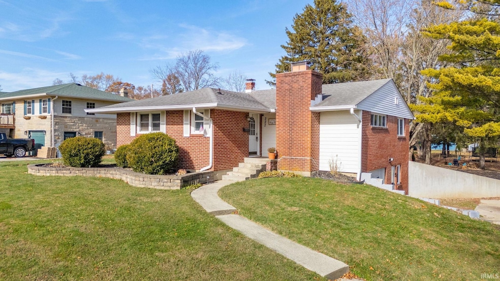 222 E Mckenzie Rd, Greenfield, IN 46140 - photo 1