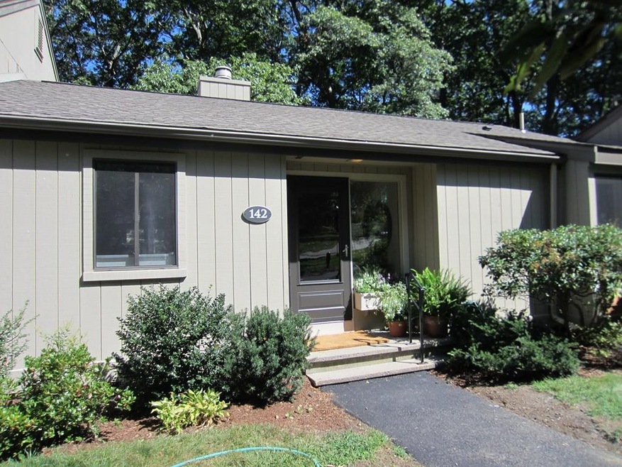 142 Chestnut Cir unit 2, Lincoln, MA 01773 - photo 1