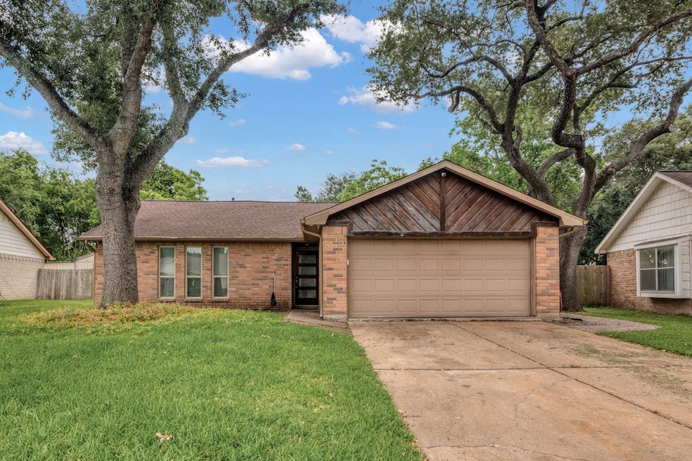 638 Fair Oak Dr, Stafford, TX 77477 - photo 1