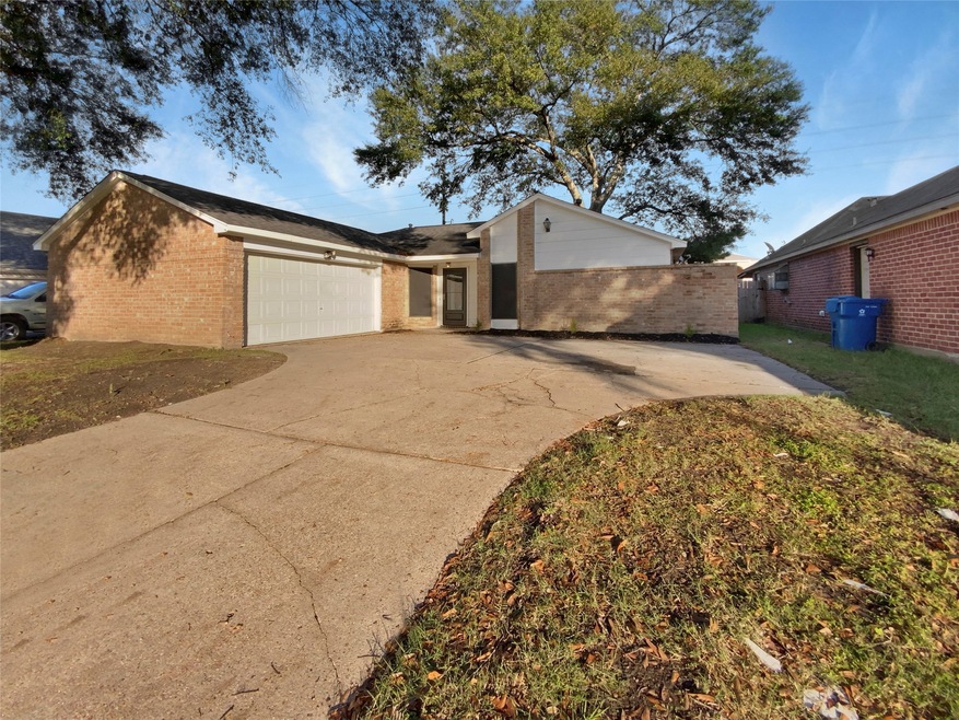 9002 Parkhill Forest Dr, Houston, TX 77088 - photo 1
