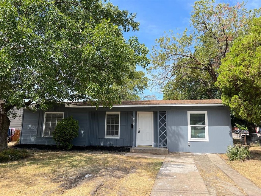 922 Shawnee Trace, Grand Prairie, TX 75051 - photo 1