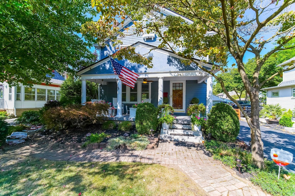 462 E Dunedin Rd, Columbus, OH 43214 - photo 1