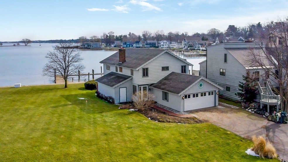 10-web-or-mls-1327 Bayview Dr, Holland-2