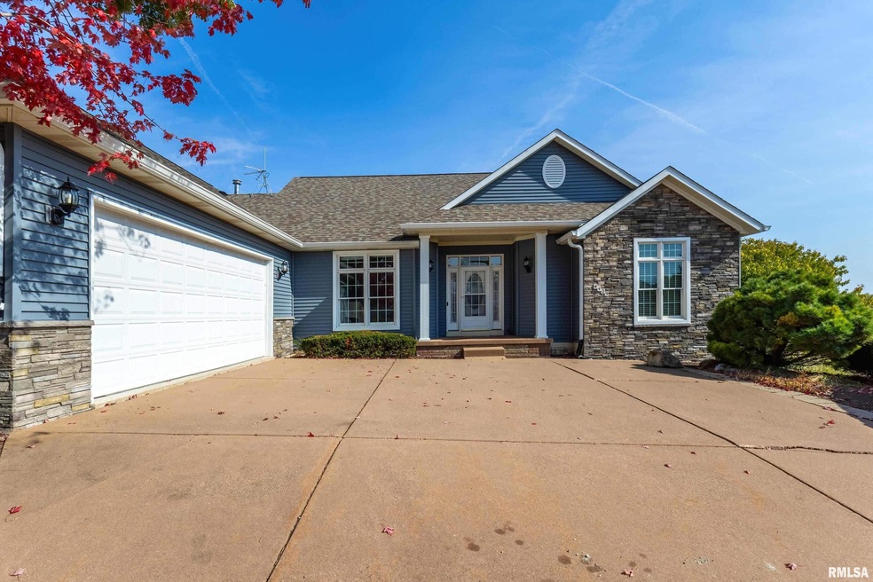 4409 Forest Rd, Davenport, IA 52807 - photo 1