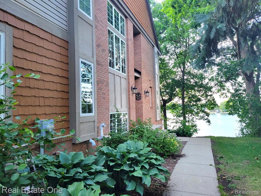 3082 Bay Front