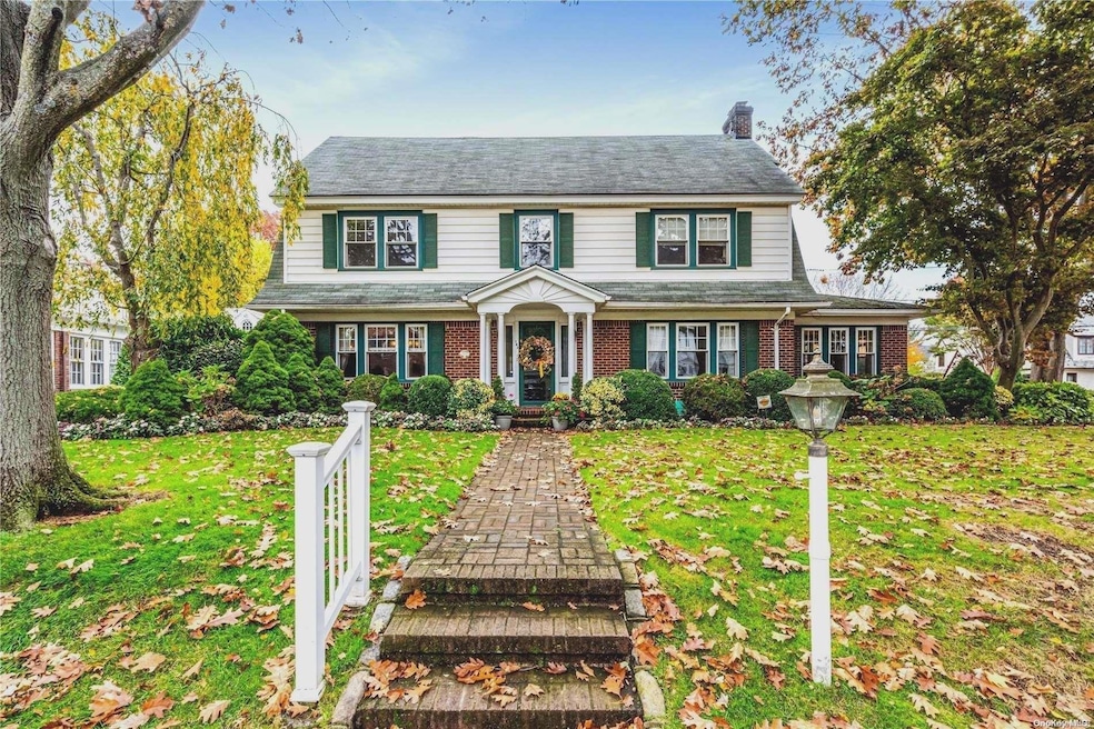 Sold $1,570,000 • Co-Listing Agent
