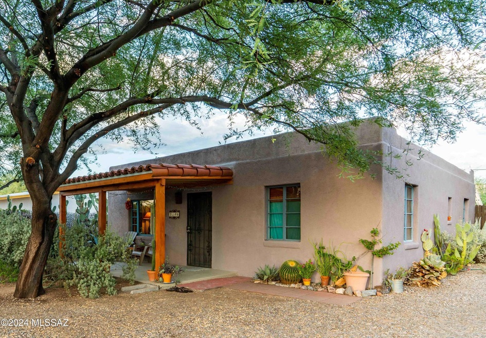 2208 N Fair Oaks-43