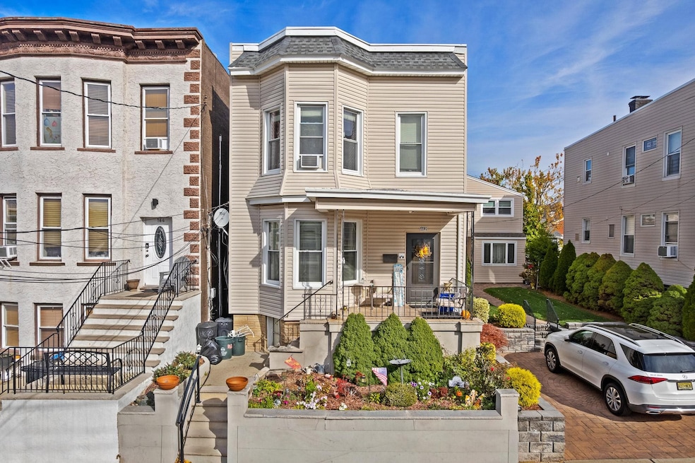 Pending $749,000 • Co-Listing Agent