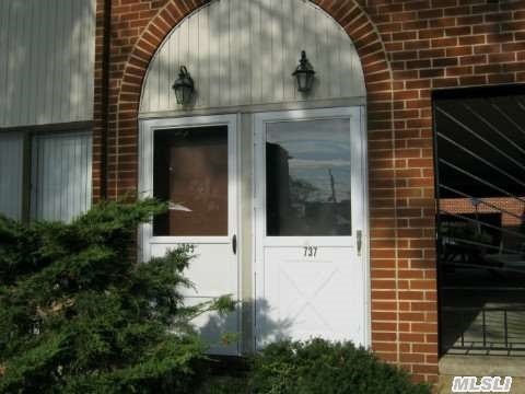 147 Grove Ave unit 1st Fl, Cedarhurst, NY 11516 - photo 1