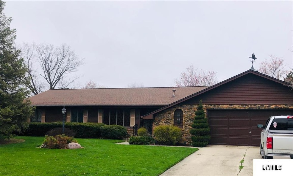 330 Northgate St, Lincoln, IL 62656 - photo 1