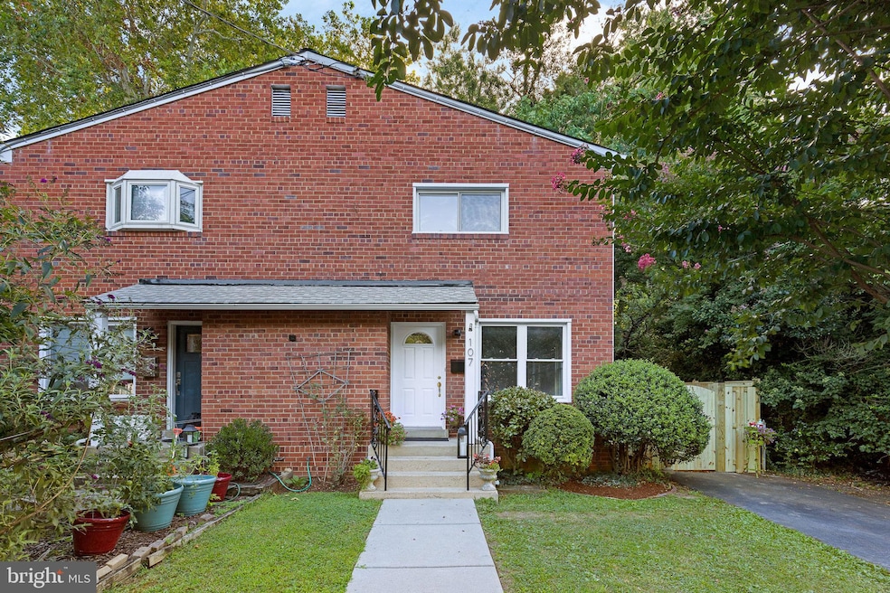 107 E Taylor Run Pkwy, Alexandria, VA 22314 - photo 1