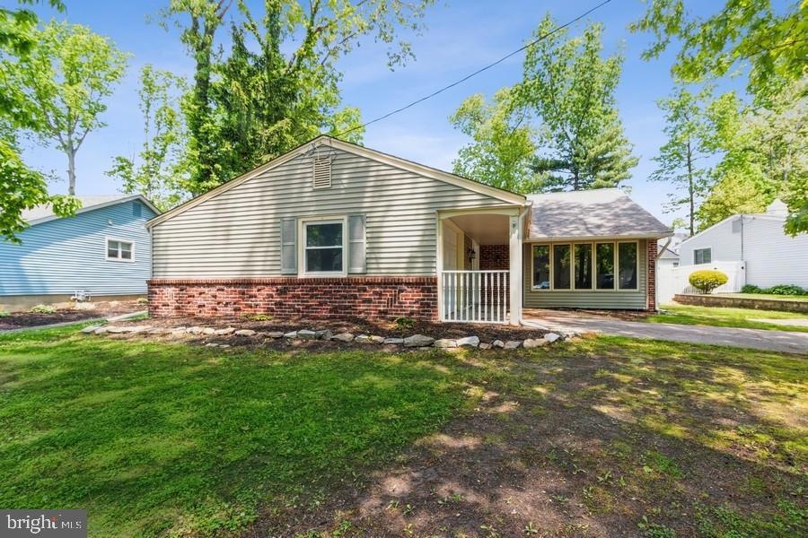 912 Plymouth Place, Blackwood, NJ 08012 - photo 1