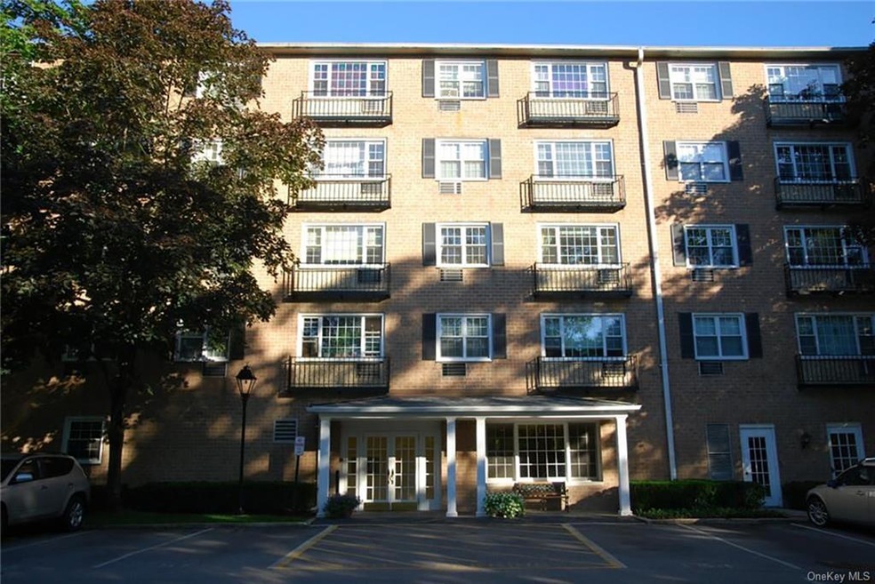 Consulate on the Park unit 2B, Tuckahoe, NY 10707 - photo 1