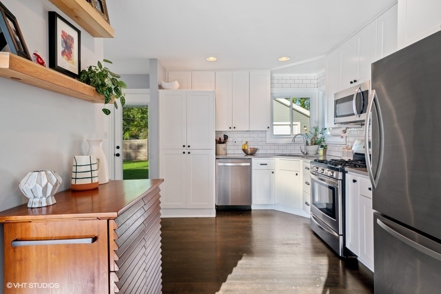 394 N Oaklawn Ave, Elmhurst, IL 60126 - photo 1