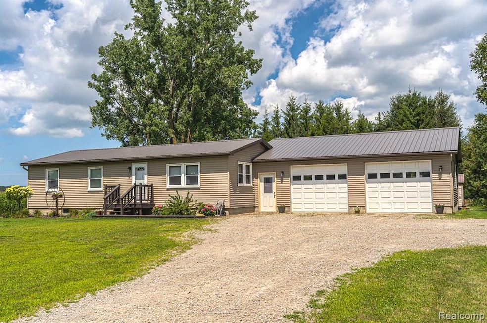 2204 S Van Dyke Rd, Bad Axe, MI 48413 - photo 1