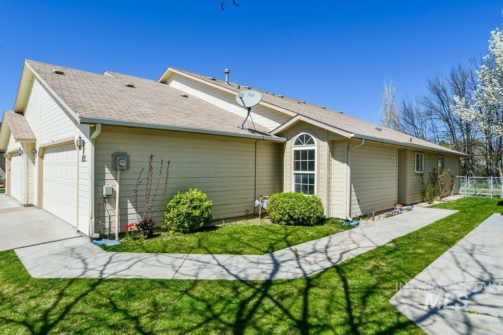 212 S Valley Dr, Nampa, ID 83686 - photo 1