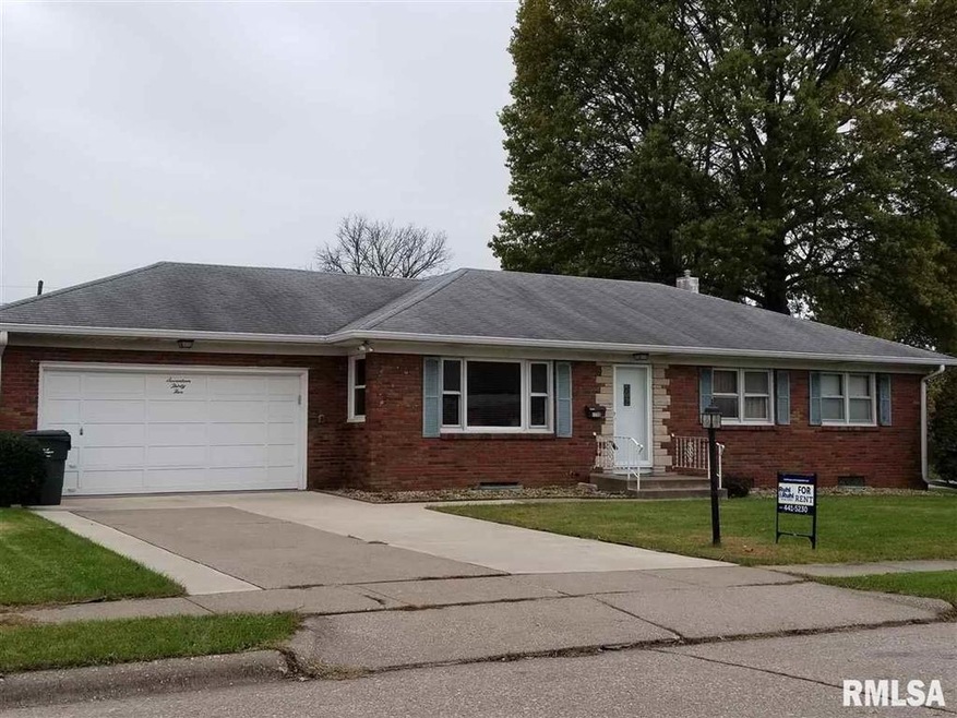 1735 W 37th St, Davenport, IA 52806 - photo 1