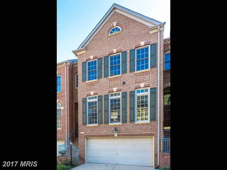 9923 Trosby Ct, Vienna, VA 22181 - photo 1