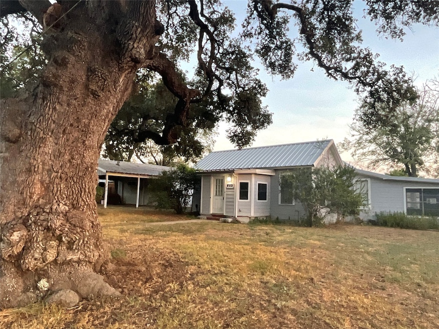 222 York St, Yorktown, TX 78164 - photo 1