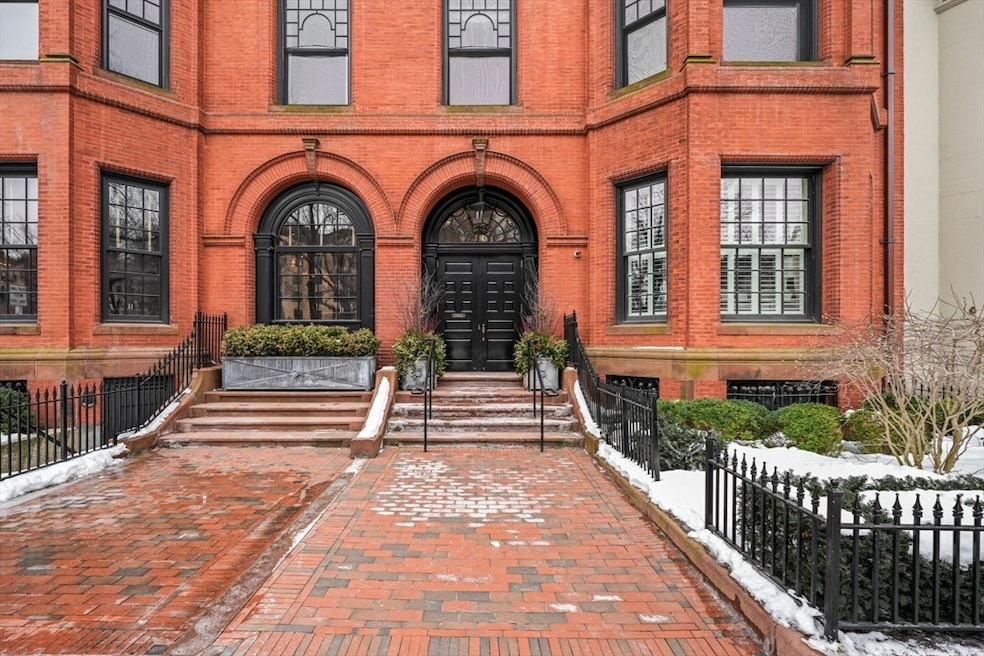 380 Commonwealth Ave unit 4, Boston, MA 02215 - photo 1