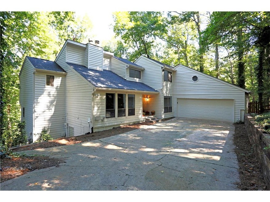 Set on an 1.5 acre culdesac lot, this updated mode