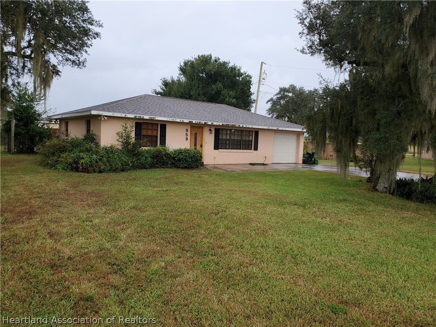 959 Lake Dr E, Lake Placid, FL 33852 - photo 1