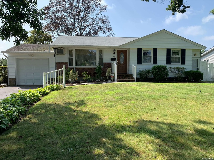 46 Havemeyer Ln, ComMacK, NY 11725 - photo 1