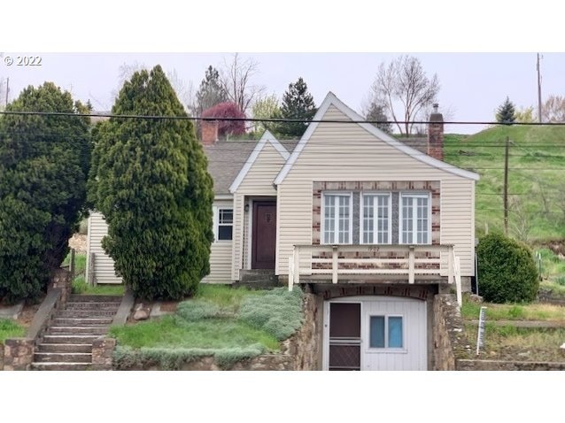 1902 SE Court Ave, Pendleton, OR 97801 - photo 1