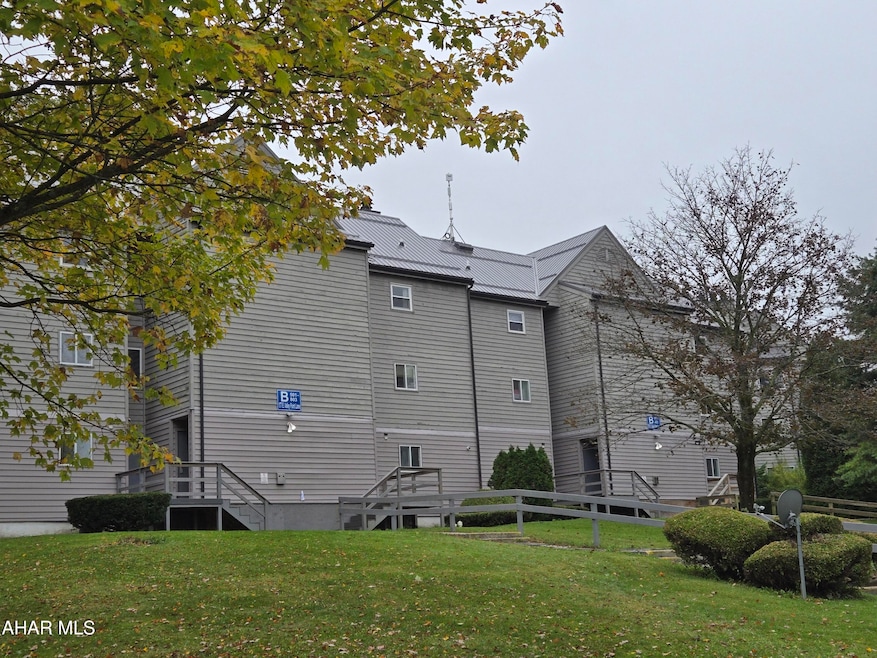 185 E Valley Point Ln unit B202, Claysburg, PA 16625 - photo 1