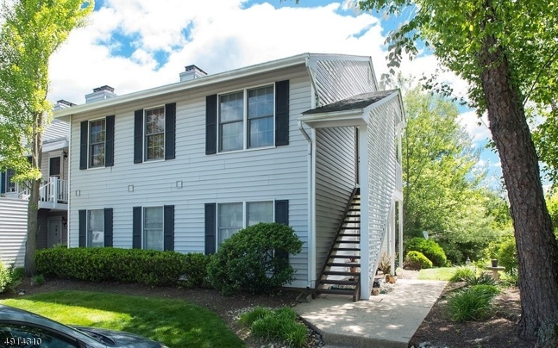 192 Milkweed Ct unit 192, Three Bridges, NJ 08887 - photo 1