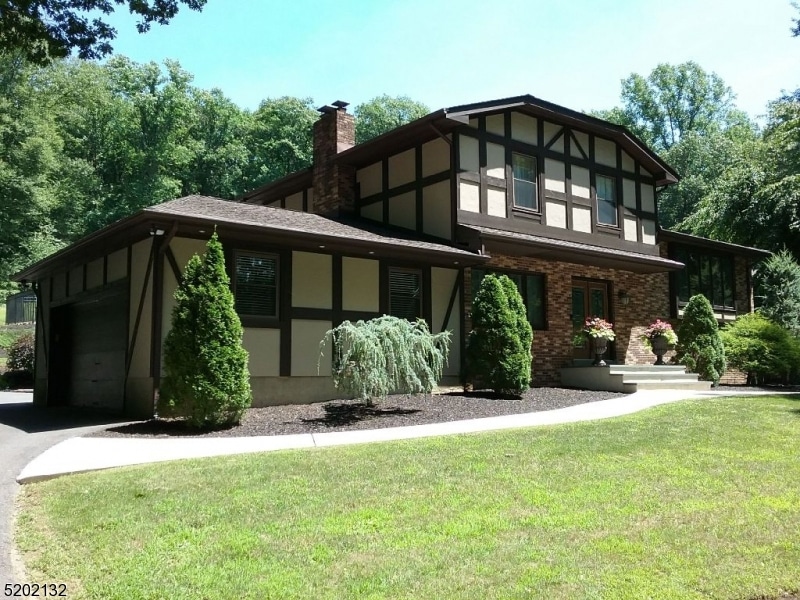 356 Buckhorn Dr, Belvidere, NJ 07823 - photo 1