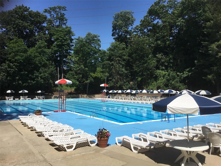 Sadore Lane Gardens unit 5D, Yonkers, NY 10710 - photo 1