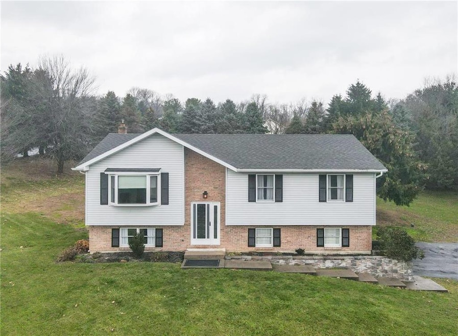 3741 Viewpoint Ct, Slatington, PA 18080 - photo 1