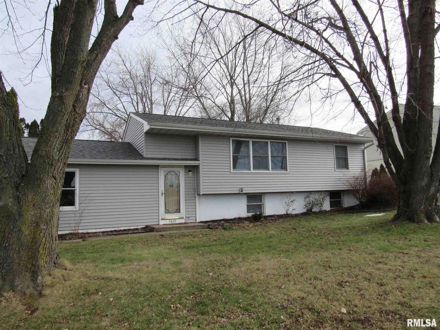 5439 N Pine St, Davenport, IA 52806 - photo 1