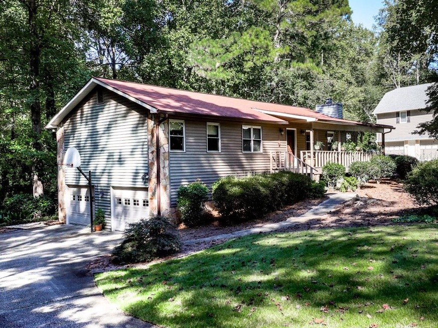 Great ranch home w/ side entry garage