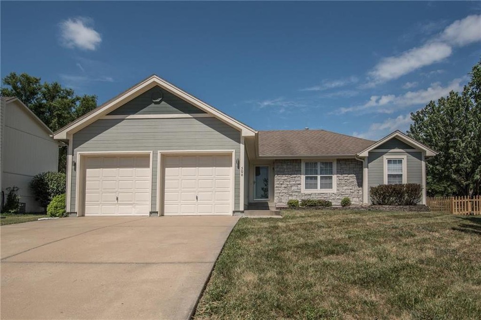 506 N Franklin St, Raymore, MO 64083 - photo 1