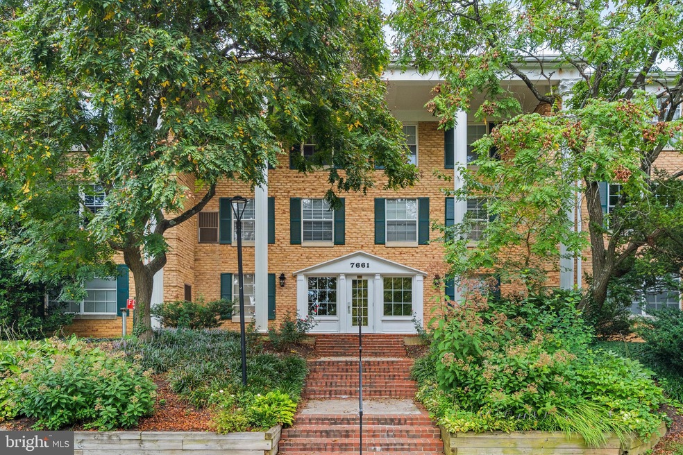 7661 Provincial Dr unit 206, West McLean, VA 22102 - photo 1