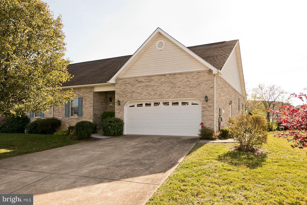 305 Lynn Dr, Stephens City, VA 22655 - photo 1