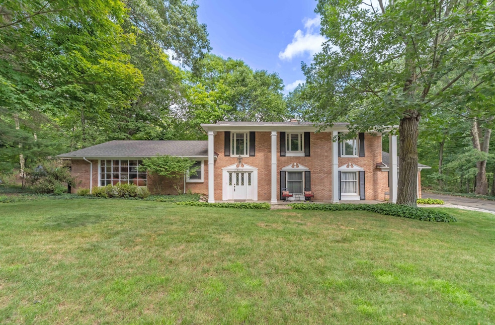 34150 Hunters Row, Farmington Hills, MI 48331 - photo 1