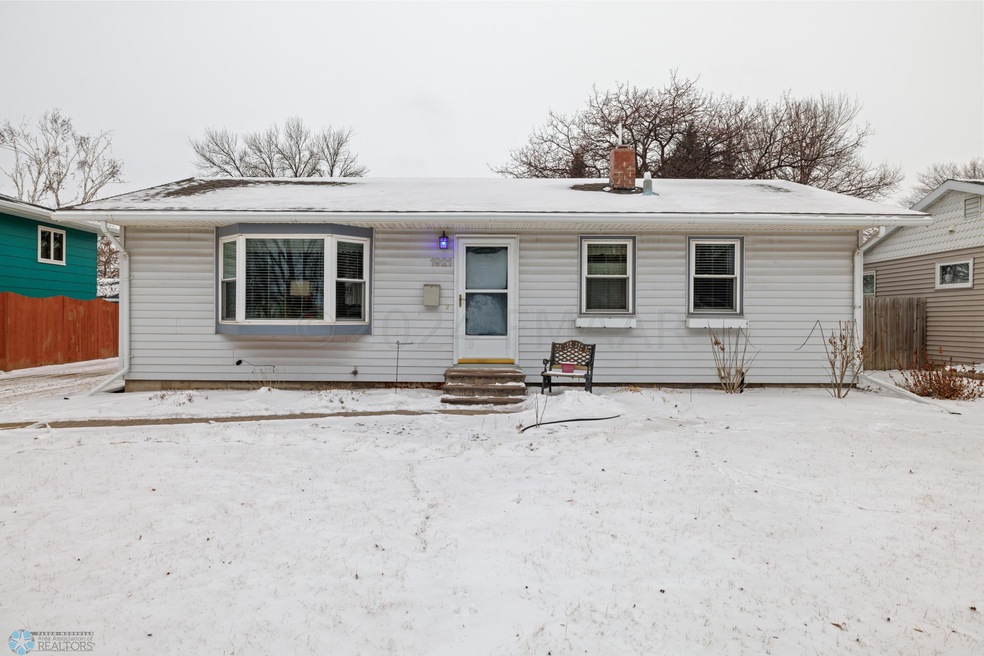 1921 16th St S, Fargo, ND 58103 - photo 1