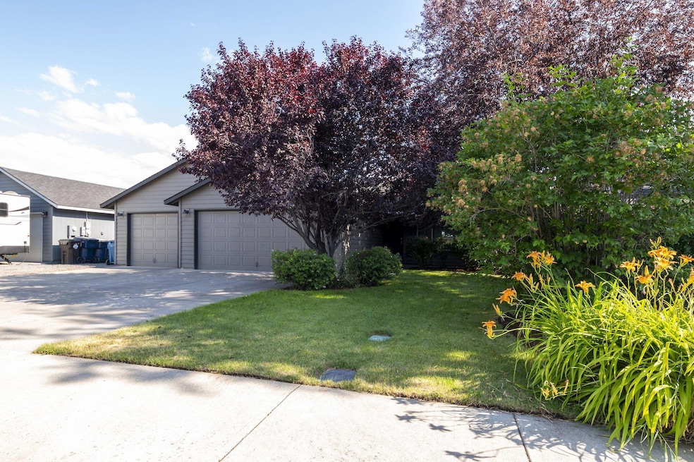 1-web-or-mls--818 NE Negus Pl, Redmond-1
