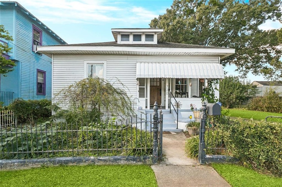 720 Derbigny St, Gretna, LA 70053 - photo 1